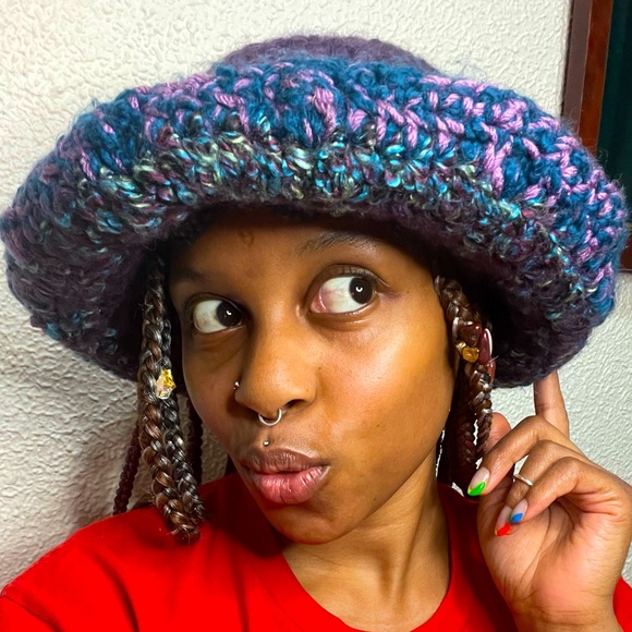 Handmade Oversized Bucket - Picture 6 of 6